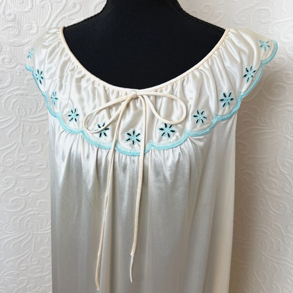 Vtg 70s JCPenney Nightgown S Ivory Blue Floral Embroidered Cottagecore Prairie